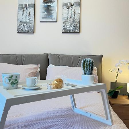 Appartamento A Pochi Passi Dalla Stazione Comodo A Coppie E Famiglie, Casa Ferrucci コッレーニョ エクステリア 写真