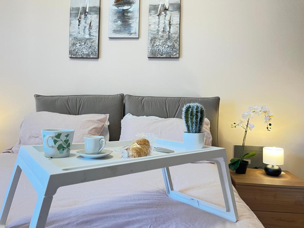 Appartamento A Pochi Passi Dalla Stazione Comodo A Coppie E Famiglie, Casa Ferrucci コッレーニョ エクステリア 写真