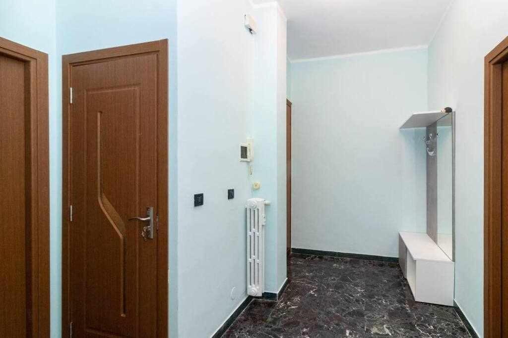 Appartamento A Pochi Passi Dalla Stazione Comodo A Coppie E Famiglie, Casa Ferrucci コッレーニョ エクステリア 写真