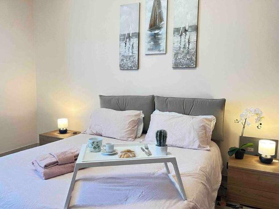 Appartamento A Pochi Passi Dalla Stazione Comodo A Coppie E Famiglie, Casa Ferrucci コッレーニョ エクステリア 写真