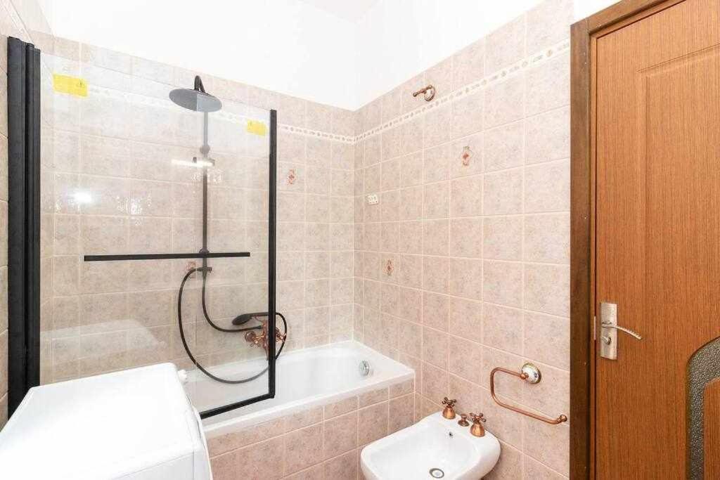 Appartamento A Pochi Passi Dalla Stazione Comodo A Coppie E Famiglie, Casa Ferrucci コッレーニョ エクステリア 写真